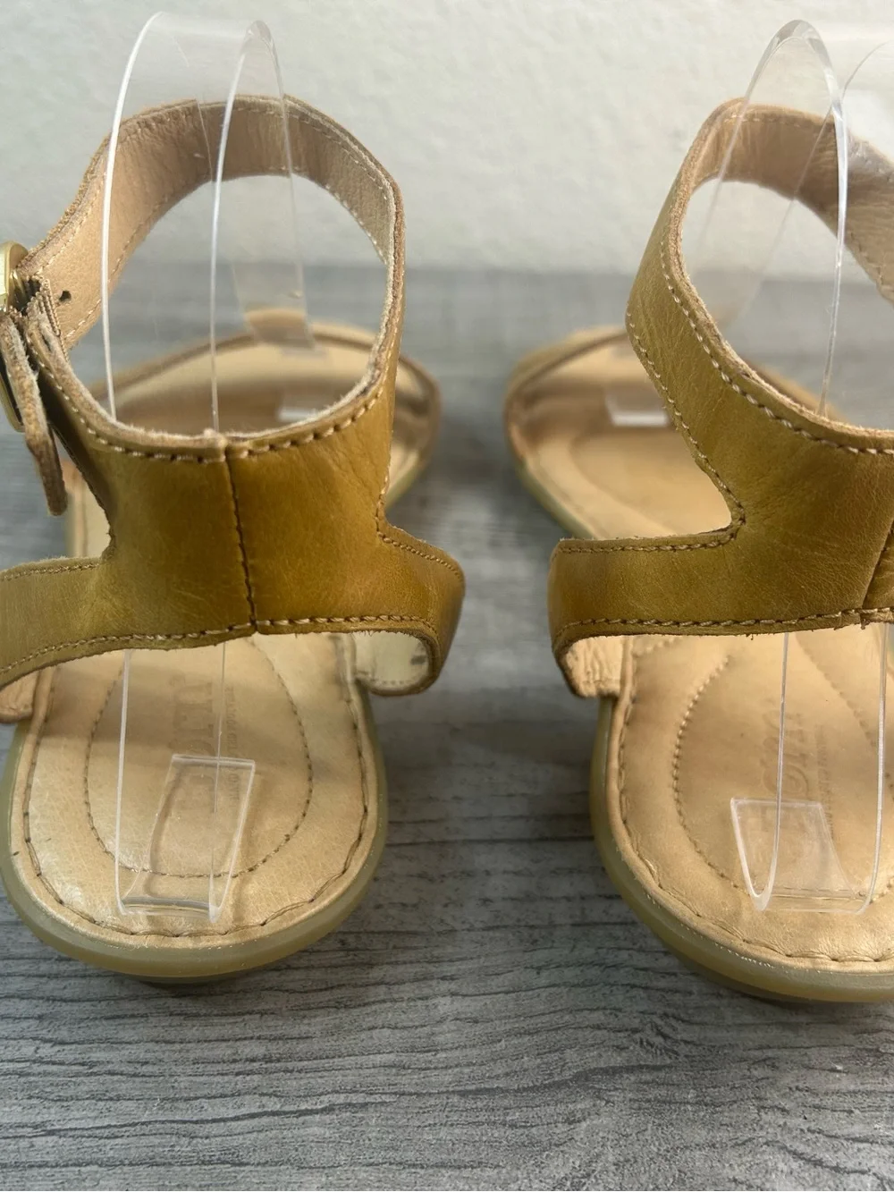 BORN Women’s Size 9 M Tan Leather Strappy Ankle Strap Comfort Sandals